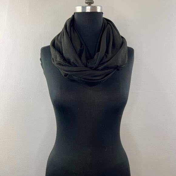 BEYOND YOGA Black Polyester Blend Pocket Infinity Scarf Cozy Stylish Accessory - Picture 3 of 5